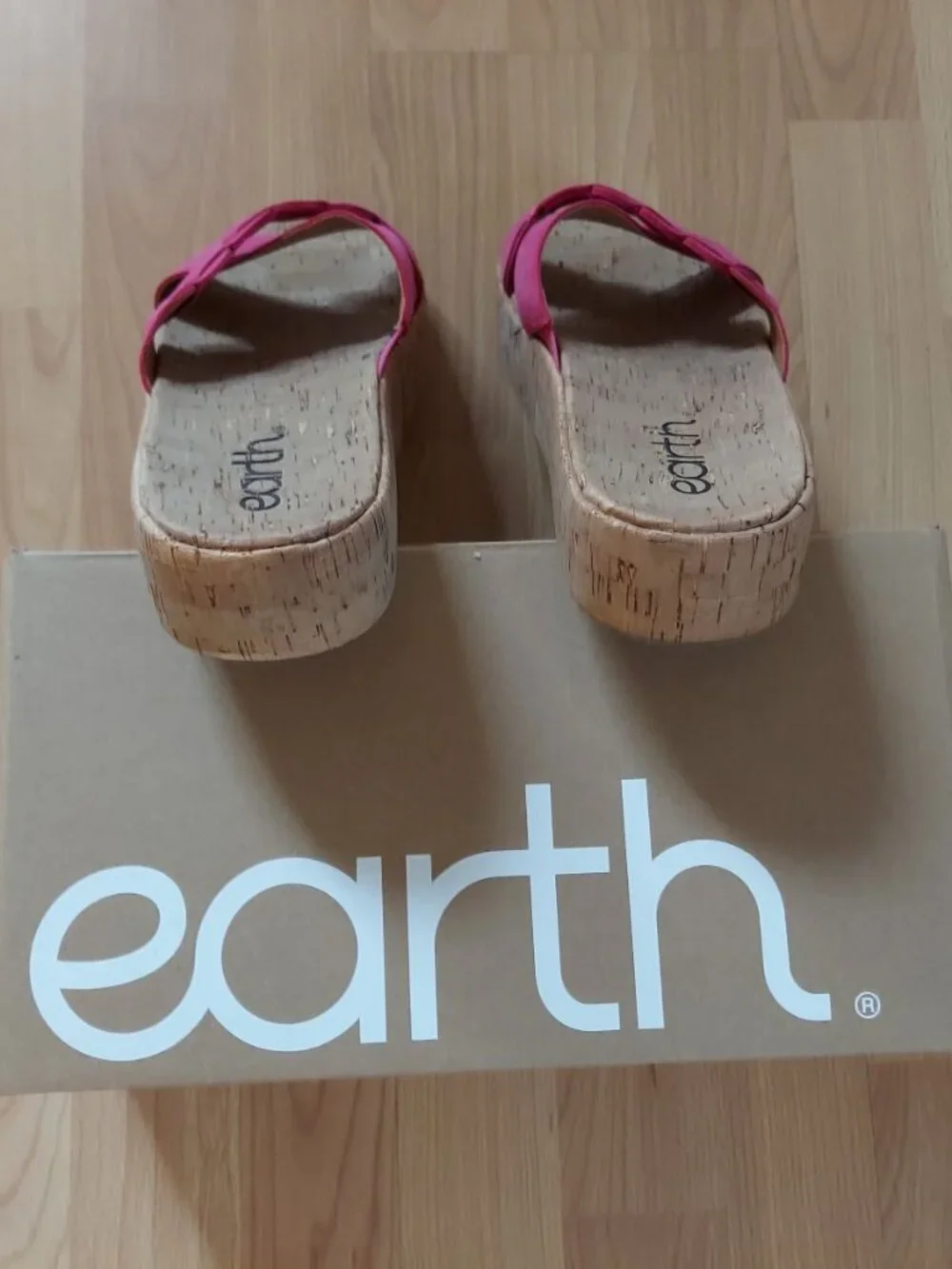 Earth Women's Scotti Slip-On Platform Wedge Sandals - Size 9 - Like New